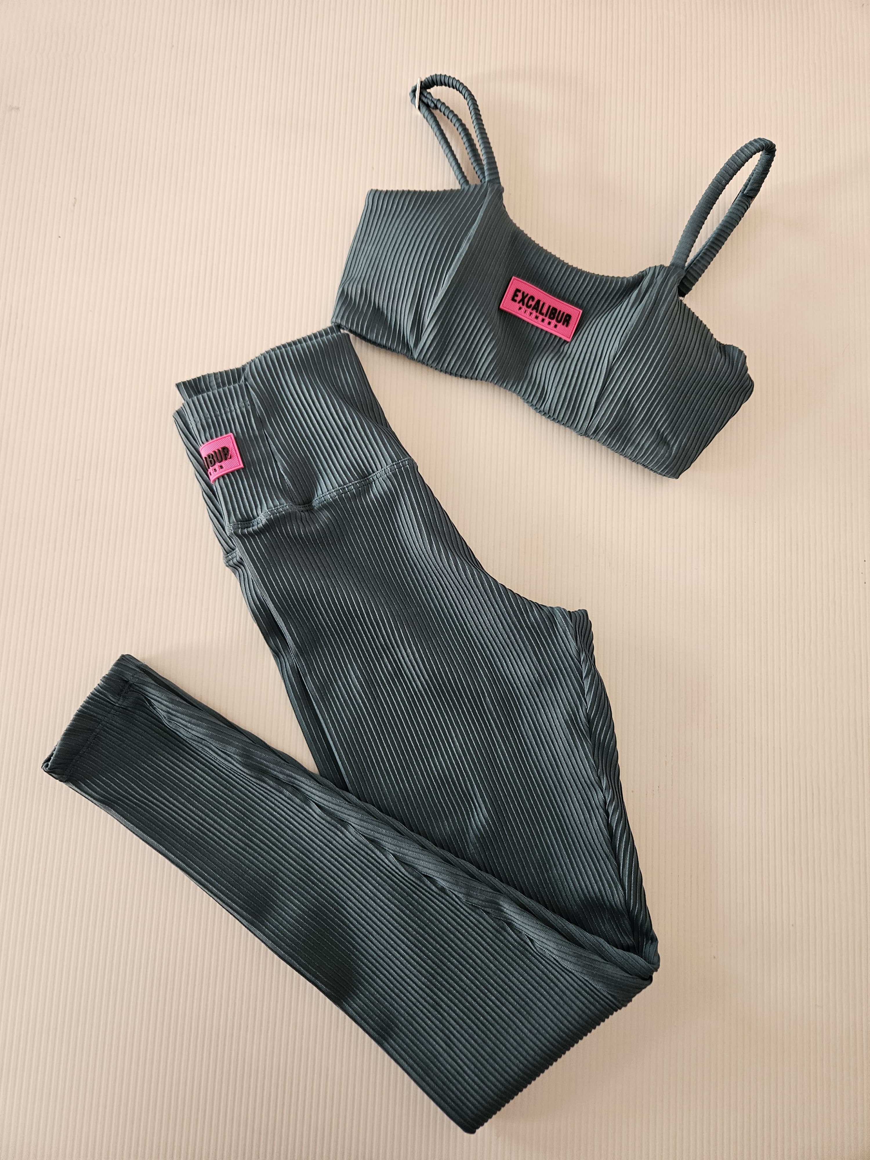 Conjunto Olivia canelado 3D